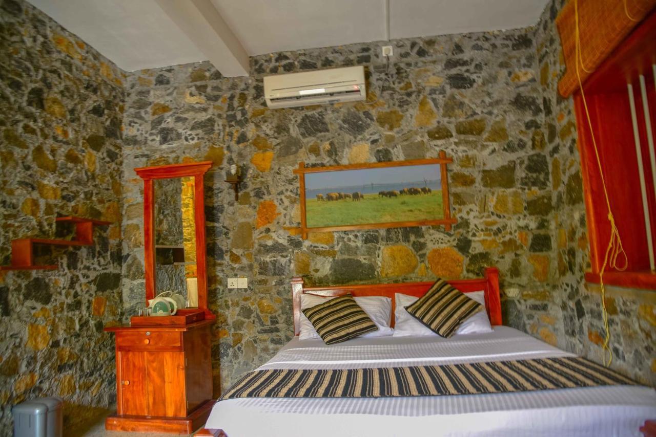 Lake Villa Resort Тисамахарама Екстериор снимка