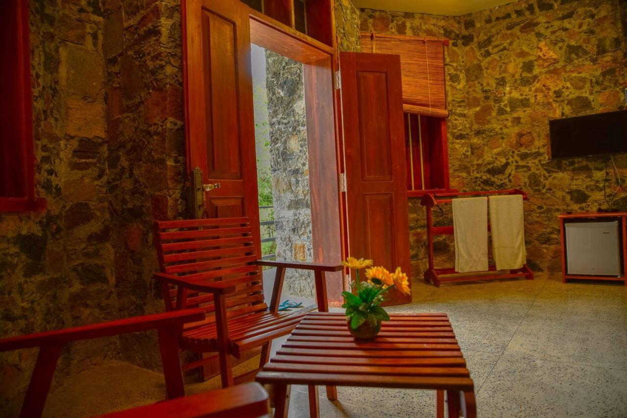 Lake Villa Resort Тисамахарама Екстериор снимка