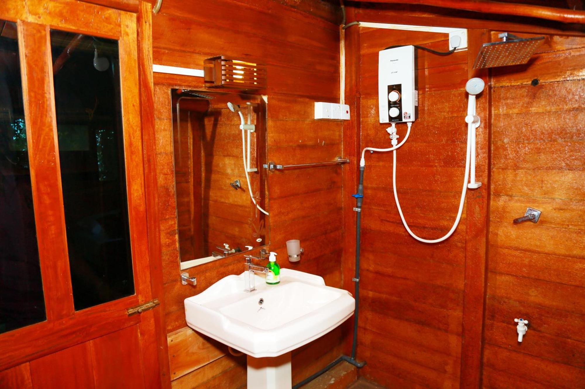 Lake Villa Resort Тисамахарама Екстериор снимка
