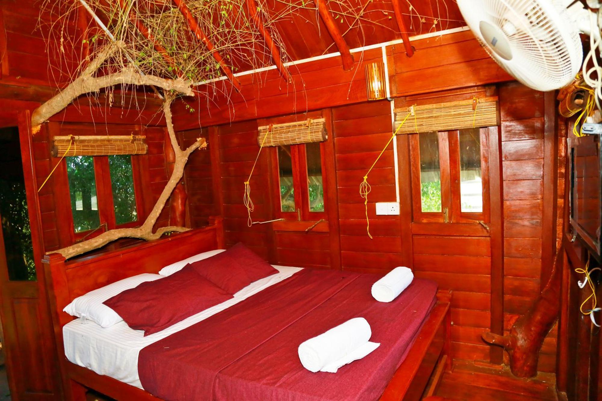 Lake Villa Resort Тисамахарама Екстериор снимка