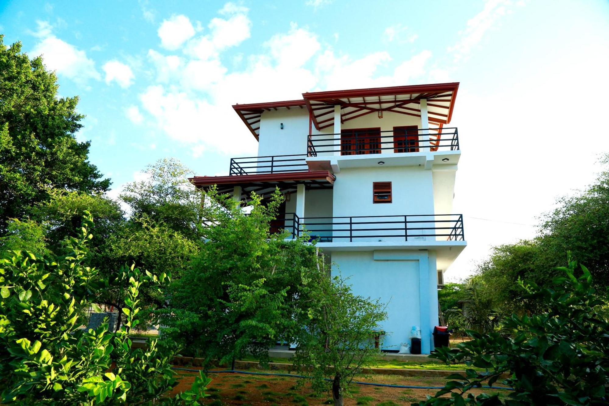Lake Villa Resort Тисамахарама Екстериор снимка