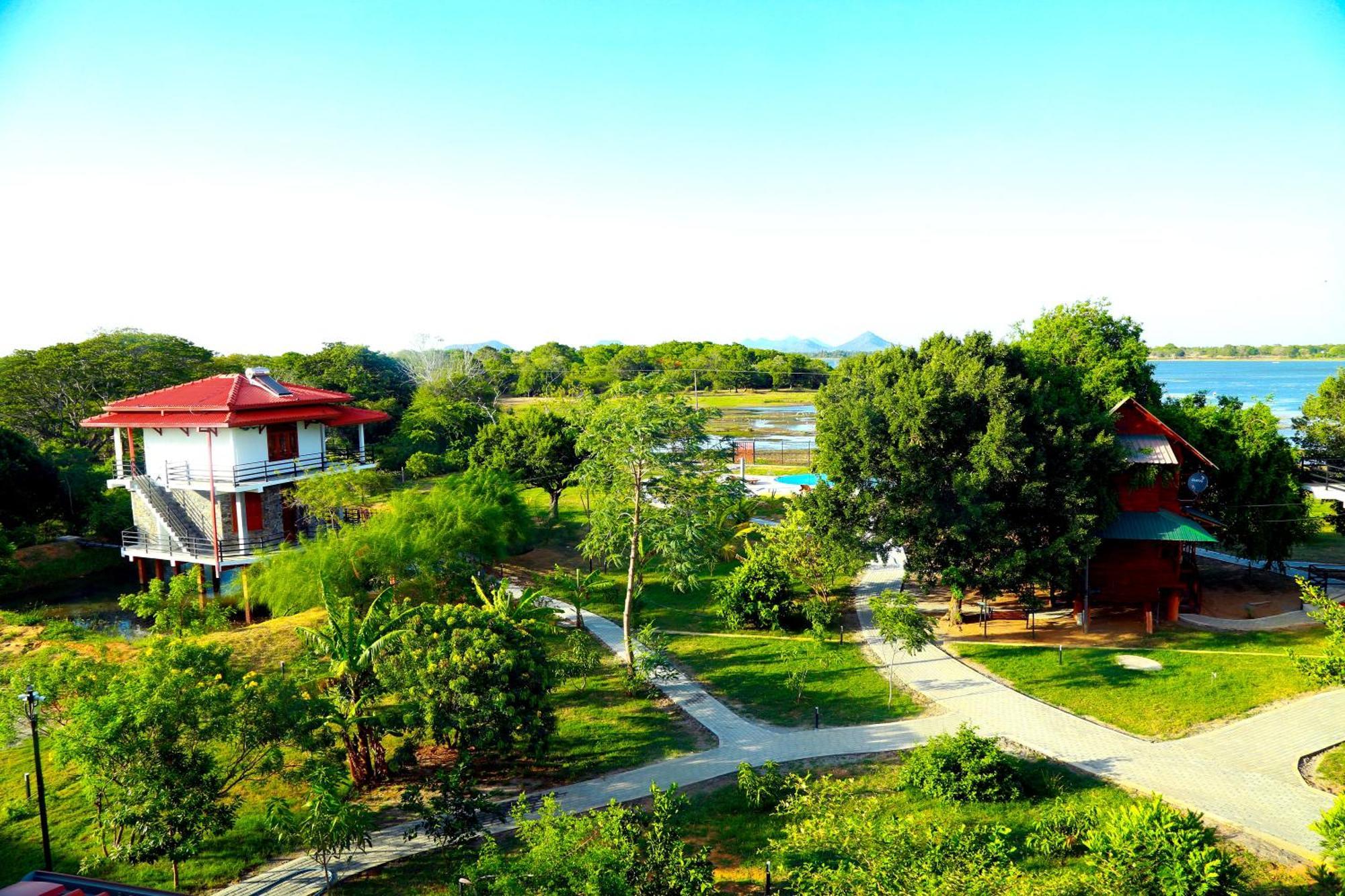 Lake Villa Resort Тисамахарама Екстериор снимка