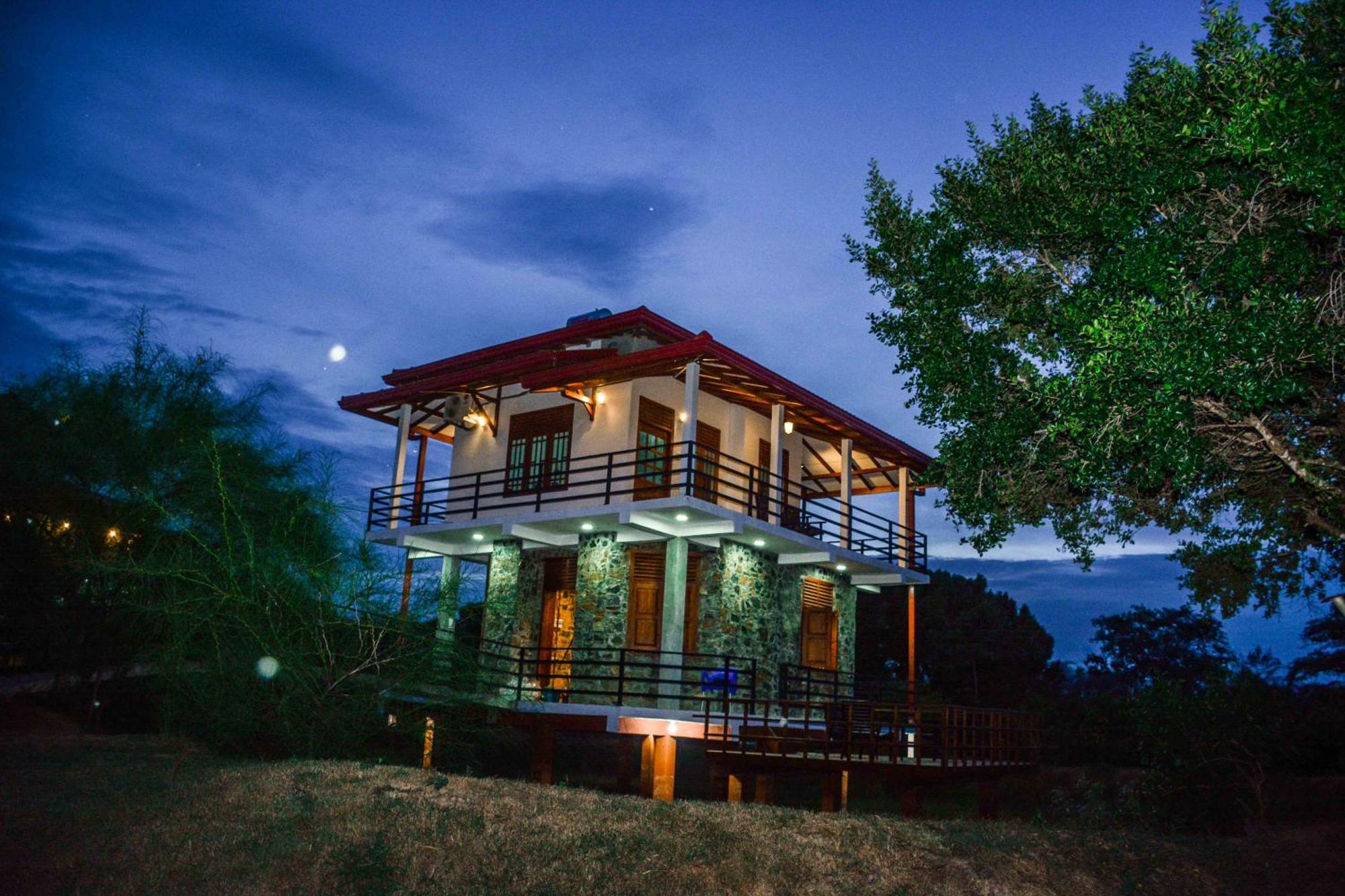 Lake Villa Resort Тисамахарама Екстериор снимка