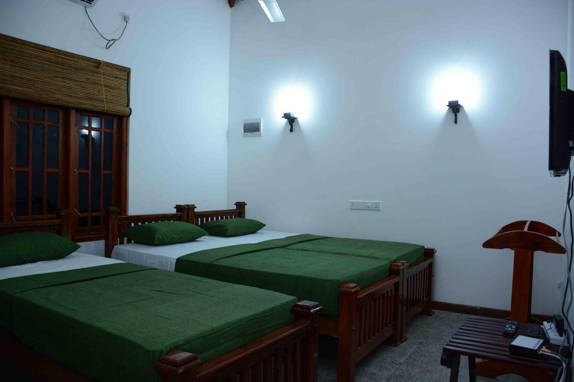 Lake Villa Resort Тисамахарама Екстериор снимка
